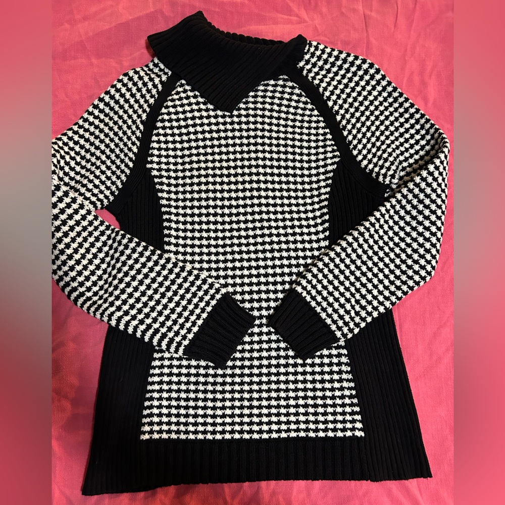 Liz Claiborne Houndstooth Tunic Sweater